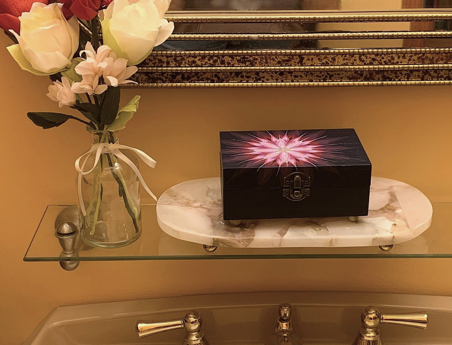 THE LUNA - Abstract Kaleidoscope Design in Pink (Small)