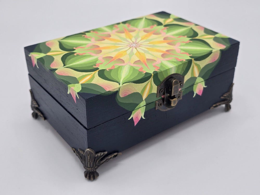 THE BEATRICE - Kaleidoscopic Burst Design in Green (Small)